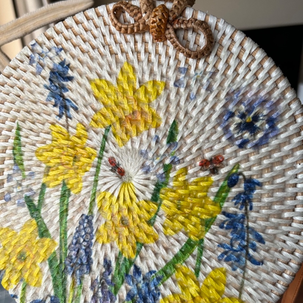 Round Rattan woven crossbody purse - Picture 4 of 6